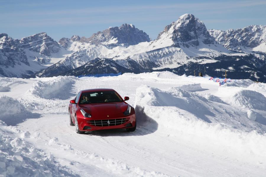  Ferrari FF 2011 года  (фото 74 из 195)